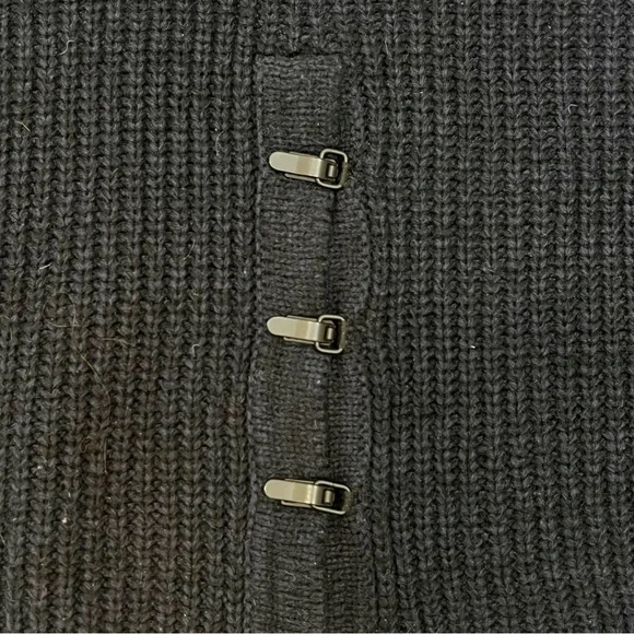 John + Jenn Navy Blue Long Sleeve V Neck Sweater-Size Small - Picture 6 of 7